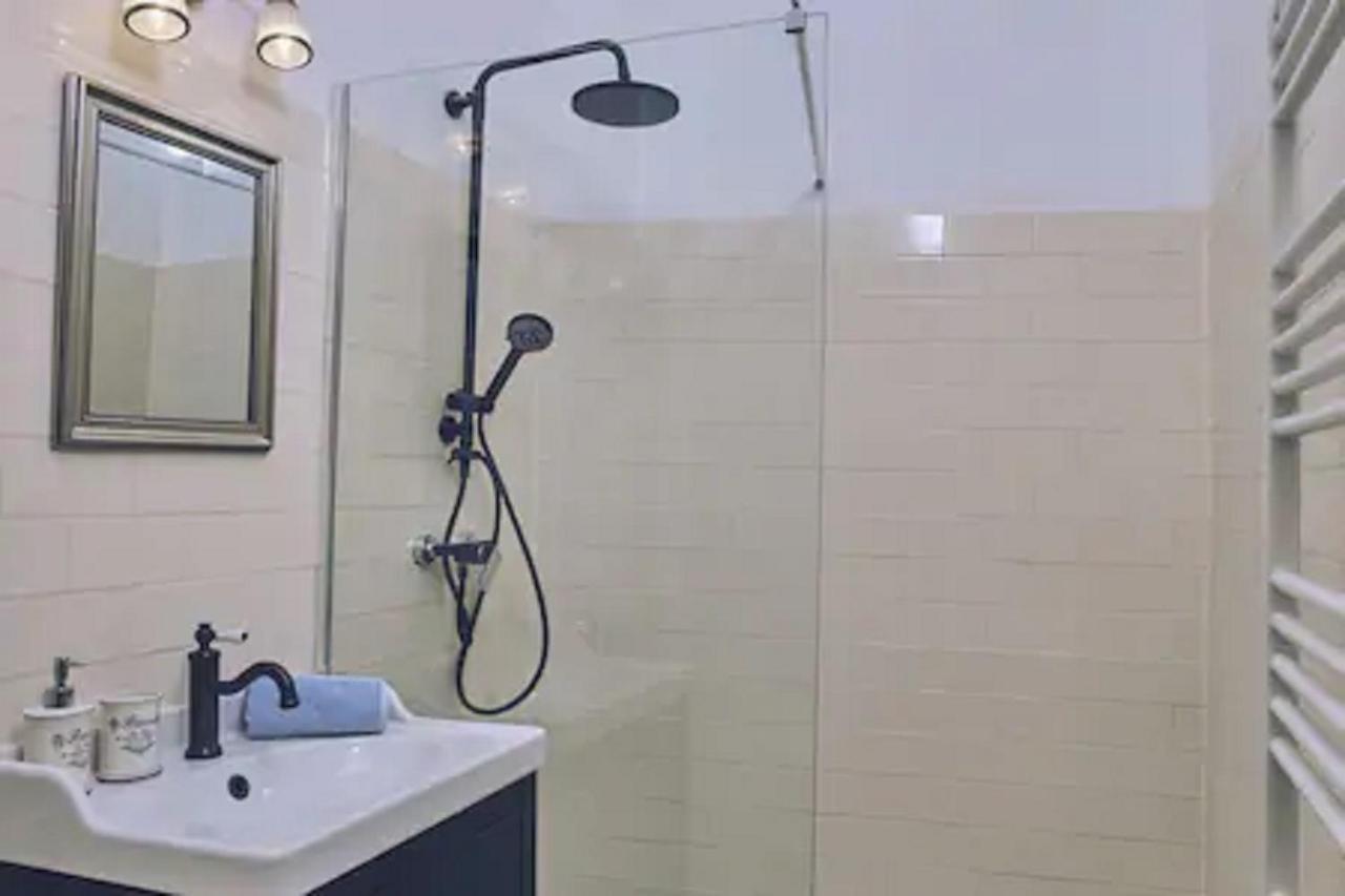 Appartement Dfive New Stylish Lux At The Centre Boedapest
